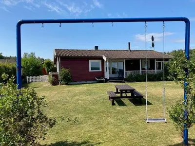 Hinteransicht vom Haus mit Garten