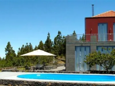Villa und Pool von Süden