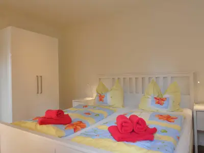 Schlafzimmer 1