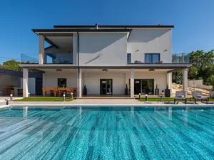 Ferienhaus für 10 Personen (420 m²) in Tinjan
