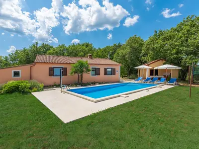 Ferienhaus für 6 Personen (91 m²) in Tinjan 1/10