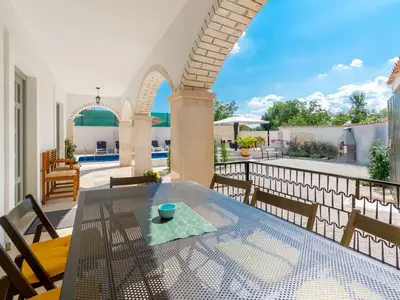 Ferienhaus für 8 Personen (175 m²) in Tinjan 2/10