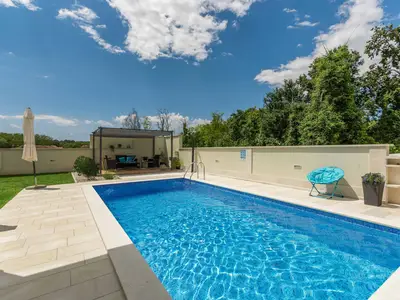 Ferienhaus für 10 Personen (230 m²) in Tinjan 9/10