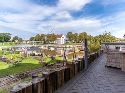 Terrasse mit Blick auf Torfhafen