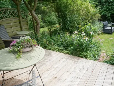 Terasse mit Blick in den Garten