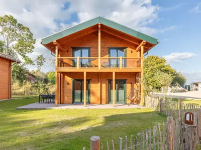 Außenansicht mit Garten