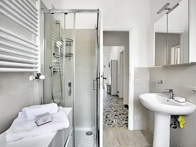 Badezimmer mit Dusche