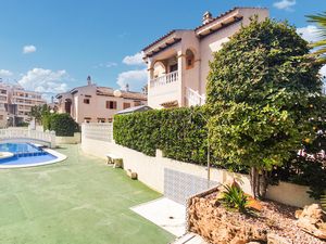 23764695-Ferienhaus-5-Torrevieja-300x225-1