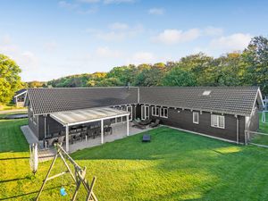 Ferienhaus für 18 Personen (242 m²) ab 185 € in Tranekær