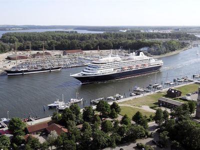 Kreuzfahrtschiff in Travemünde