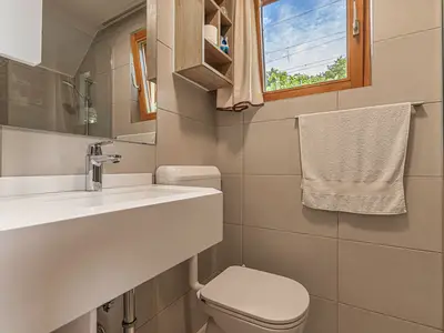 Badezimmer mit Dusche