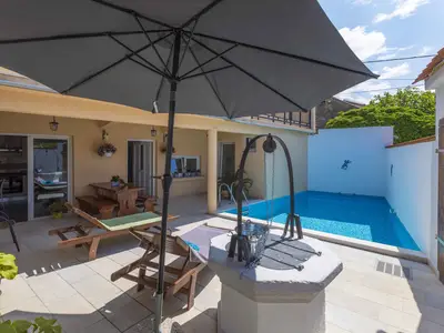 Ferienhaus für 9 Personen (110 m²) in Tribalj 1/10