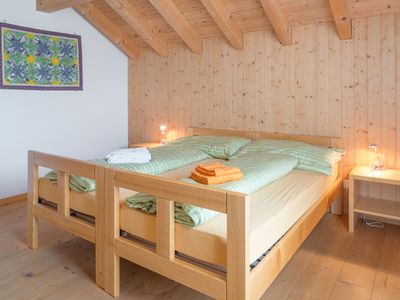 Schlafzimmer mit Doppelbett