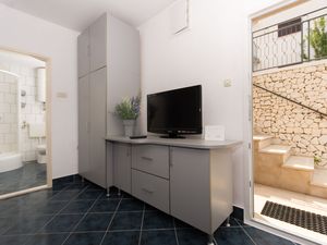 21728001-Ferienhaus-8-Trogir-300x225-4