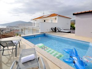 23943736-Ferienhaus-8-Trogir-300x225-2