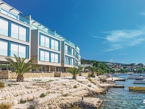 23708996-Ferienhaus-8-Trogir-300x225-1