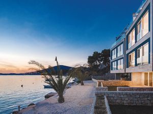 23708996-Ferienhaus-8-Trogir-300x225-5