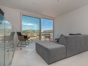 23932724-Ferienhaus-8-Trogir-300x225-2