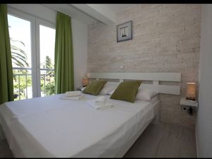 24018535-Ferienhaus-6-Trogir-300x225-3