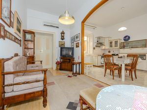 24056282-Ferienhaus-8-Trogir-300x225-3