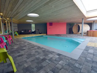 PoolOfHouse