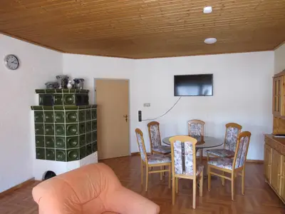 Esstisch & Fernseher