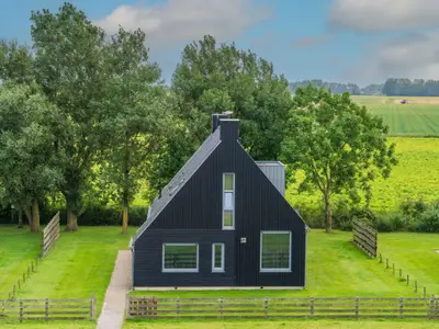 Außenseite Ferienhaus [Sommer]
