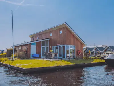 Außenseite Ferienhaus [Sommer]