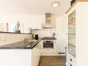 23896839-Ferienhaus-12-Uitgeest-300x225-5