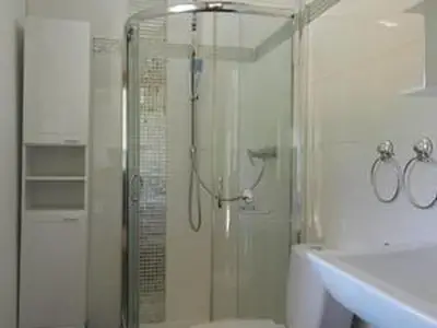 Ihr Bad mit Regenwalddusche, Fussbodenheizung und Handtuchwärmer