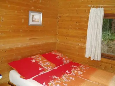 Ihr zweites Schlafzimmer mit Bett über 55 cm Höhe