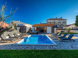 23950008-Ferienhaus-8-Umag-300x225-1