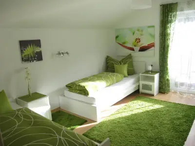 Zweibettzimmer (evtl. drei Betten) Zweibettzimmer (evtl. drei Betten)