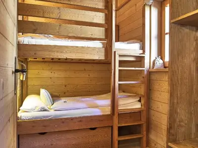 eines der zwei Kinderzimmer