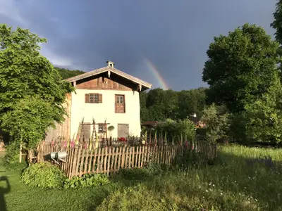 Zuhäusl mit Regenbogen