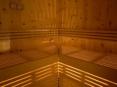 Die große Zirbenholzsauna