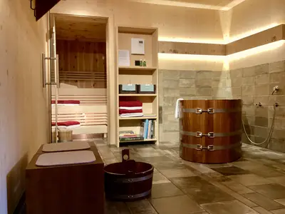 Sauna mit Holzbadewanne