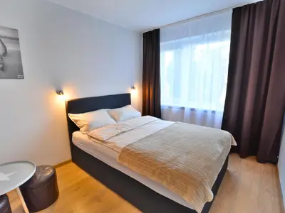 Erdgeschoss, ein Doppelbett 140x200 mit Badezimmer