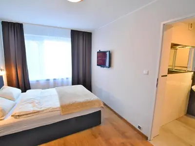 Erdgeschoss, ein Doppelbett 140x200 mit Badezimmer