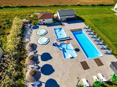 PoolOfHouse