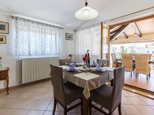 23727012-Ferienhaus-6-Vabriga-300x225-2