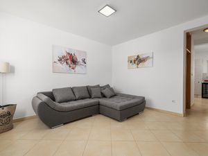 23753738-Ferienhaus-6-Vabriga-300x225-3