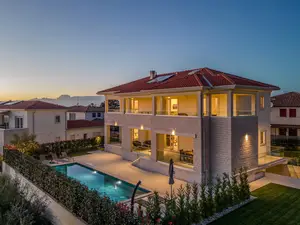 Ferienhaus für 8 Personen (328 m²) in Vabriga