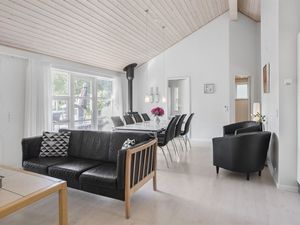 23583111-Ferienhaus-8-Væggerløse-300x225-3