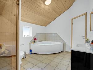 23729448-Ferienhaus-8-Væggerløse-300x225-5