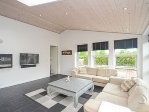 23743163-Ferienhaus-8-Væggerløse-300x225-1