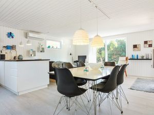 23863652-Ferienhaus-4-Væggerløse-300x225-2