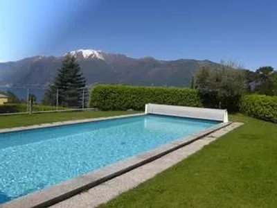 GEMEINSCHFTSPOOL MIT NUR 4 WEITEREN WOHNUNGEN