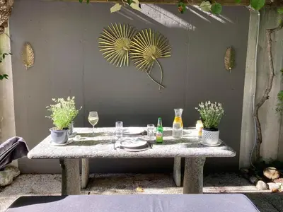 SCHÖNES PLÄTZCHEN IM SOMMER UNTER DEN KIWIS