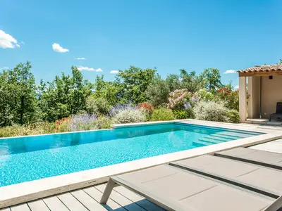 PoolOfHouse